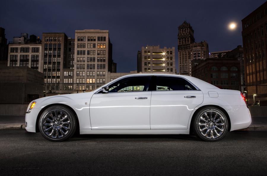  Chrysler 300C Motown Edition 2013 года  (фото 16 из 39)